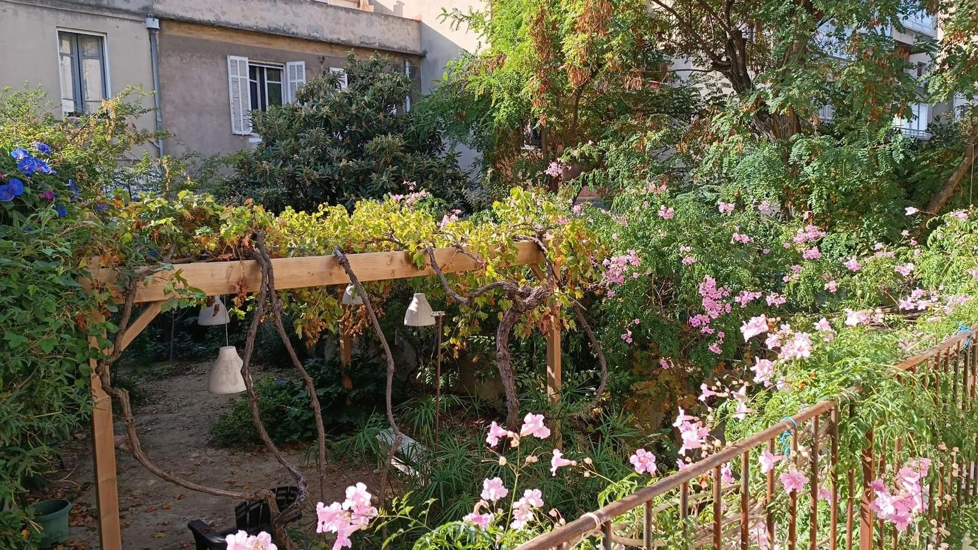 Chambre D'Hote 1 Pers - Maison Avec Terrasse Et Jardin Pres De La Friche De La Belle De Mai Marseille 0*,  France